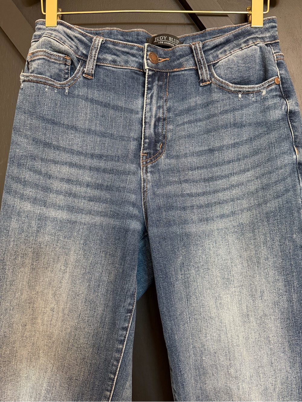 Judy Blue High-Waist Wide Leg Cropped Jeans in Medium Wash, Size 5/27 (US 6) - Picture 4 of 13